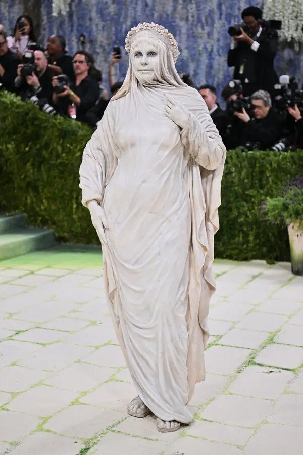 Statue— Heidi Klum